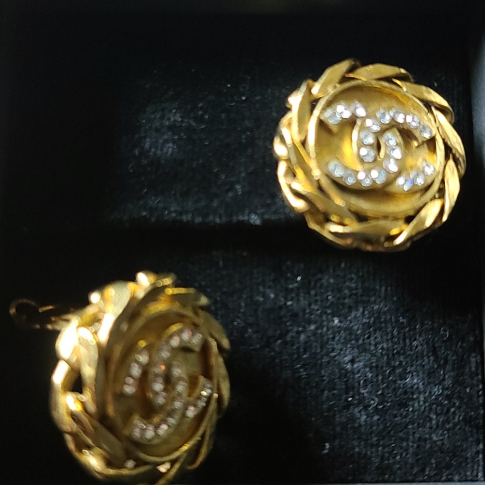 Chanel Vintage rhinestone CC clip on earrings - Picture 5 of 7